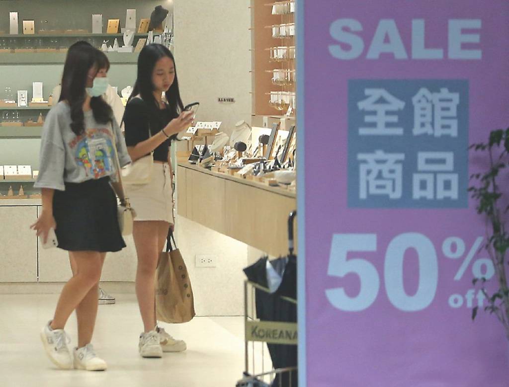 台灣下半年經濟成長降至1% 兩年半最低