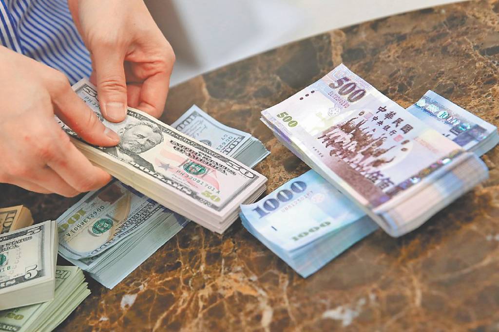 彭金隆鬆口 台幣升貶1元 牽動壽險2千億匯損