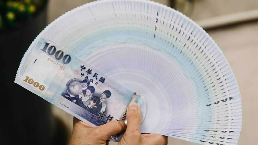 壽險業 4月稅前損失400億