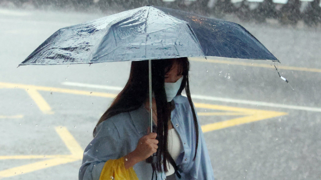 天氣》端午節飆35度 梅雨鋒面下周到 大雨連3天