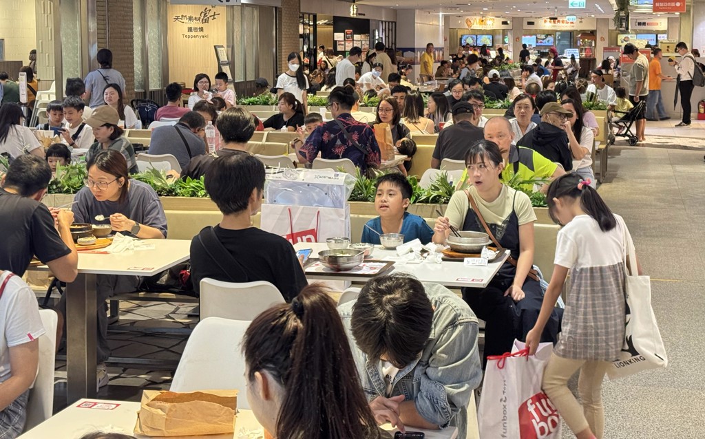 端午3天連假百貨人潮多 遠百估計：較去年成長5％