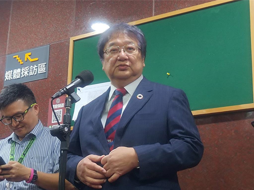 獨家》健保費明年調漲？衛福部長表態了
