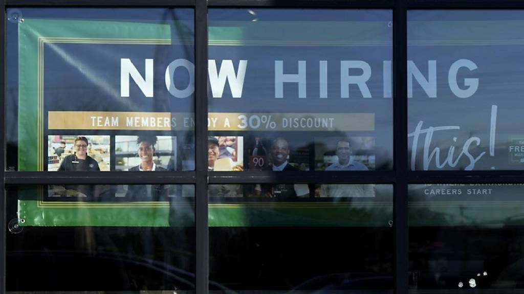 美11月小非農就業減少3.2萬人 遠低於市場預期