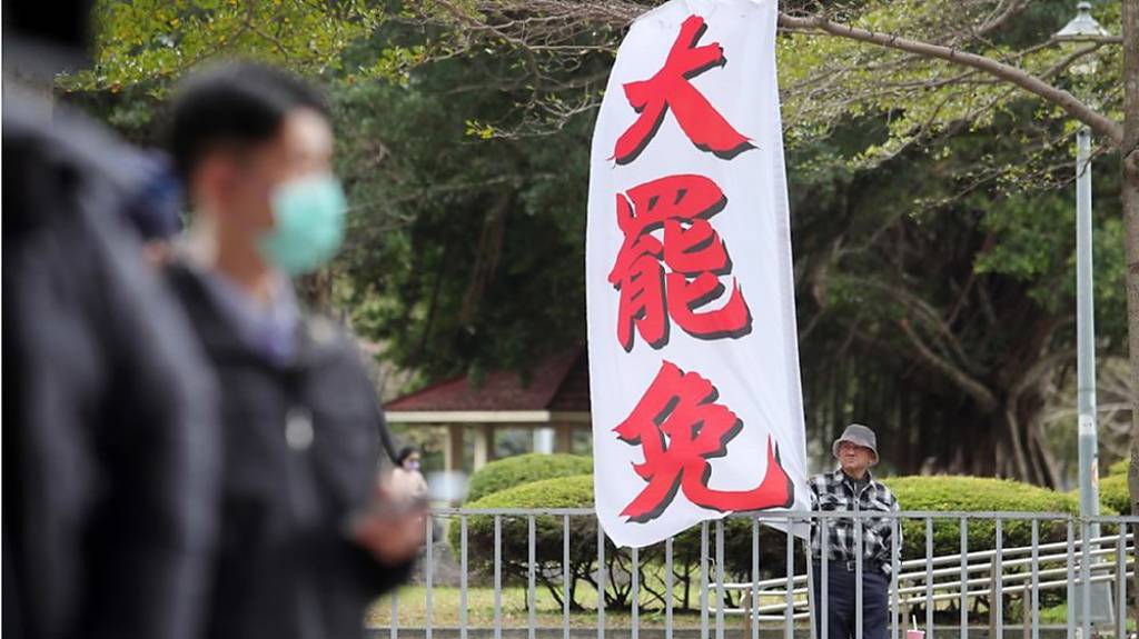 富足生於寬暇，貧窮起於無日 ─評台灣政治紛擾的危機