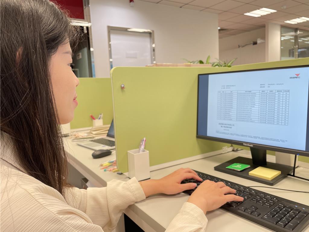 報帳效率大增9成！遠通新推「企業路邊停車費代繳」600家企業、逾萬台公司車搶辦