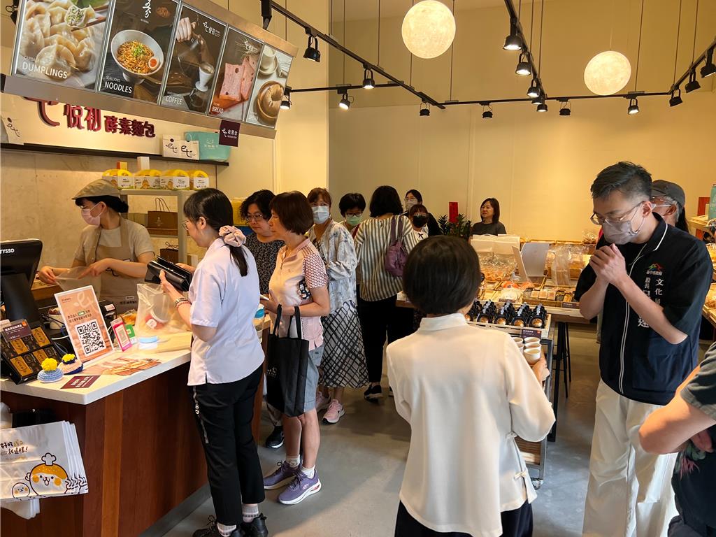悅初酵素麵包進駐大墩文化中心開幕首日麵包被搶購一空- 生活- 工商時報