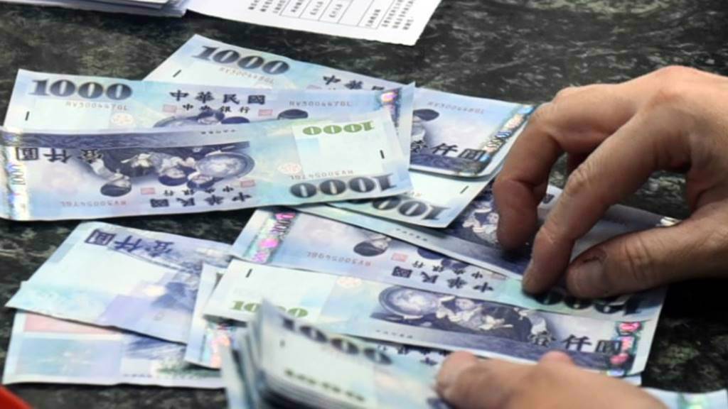 睽違三年！新台幣收盤重回28元 7月已狂升1.074元