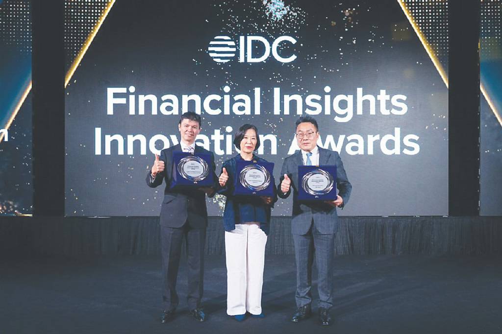 中信金 榮膺IDC三項大獎