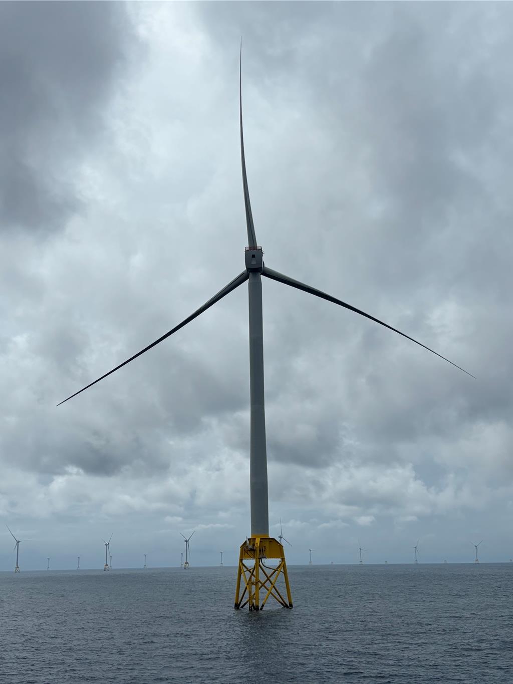 新里程碑！全球首座供應給台積電風場首座風機併聯發電