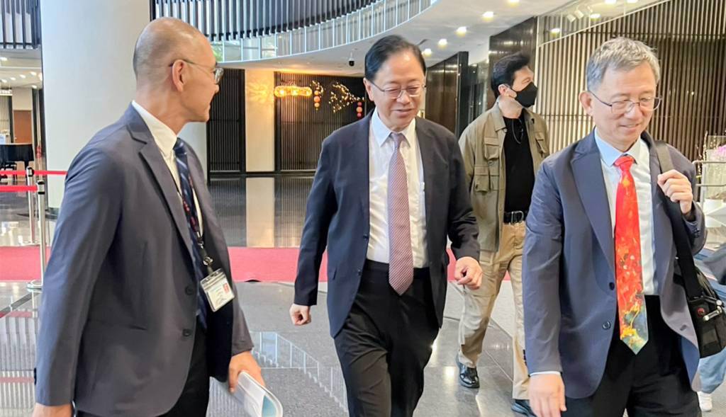 爭取核定桃園市立醫院　張善政率隊親赴衛福部醫審會簡報