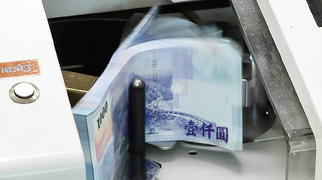 國銀存款7月暴增8,586億元、創同期新高 金管會曝三原因