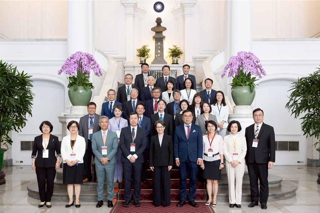 全國唯一 第一銀行六度獲企環獎最高榮譽「巨擘獎」