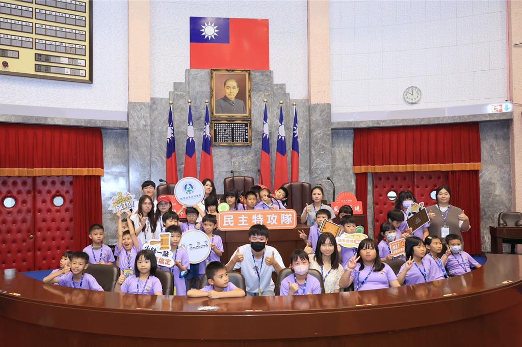 立法院議政園區「小小議長民主特攻隊」登場 展現最萌民主課堂