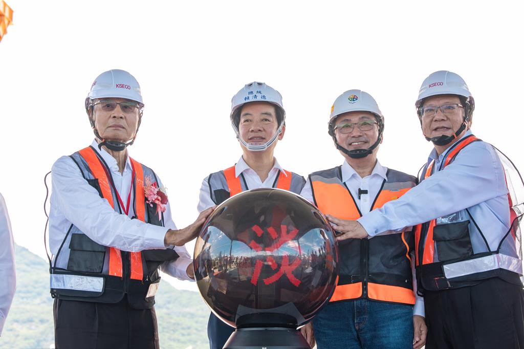 出席淡江大橋合龍！ 賴清德提財劃法盼修法長治久安