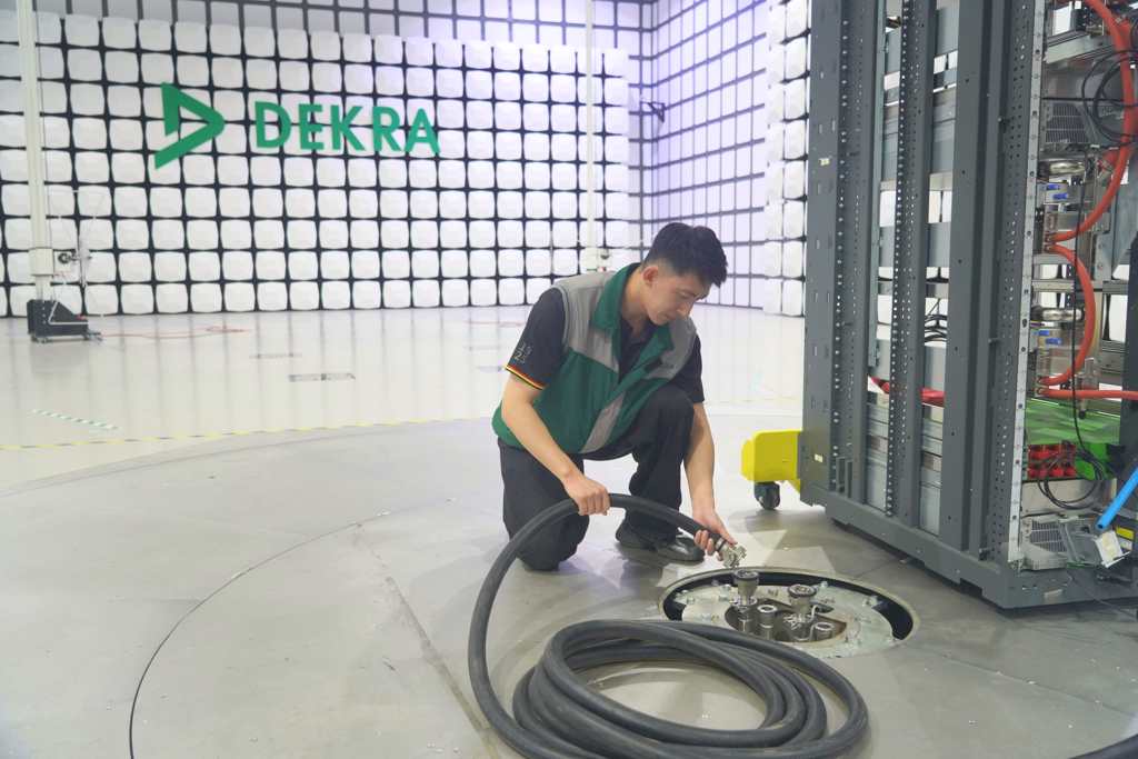 DEKRA德凱全新升級AI Server EMC實驗室　 確保高速運算下的電磁相容安全