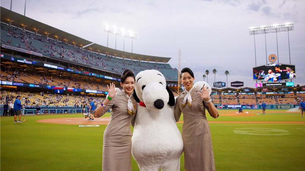 道奇隊「星宇日」Snoopy開球 吸引更多旅客搭星宇訪亞洲