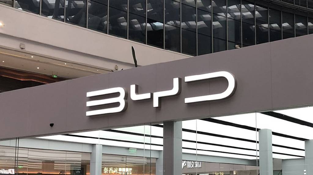 比亞迪「跑不動」了?巴菲特出清只是開始 謝金河點破陸車企慘烈淘汰賽前兆