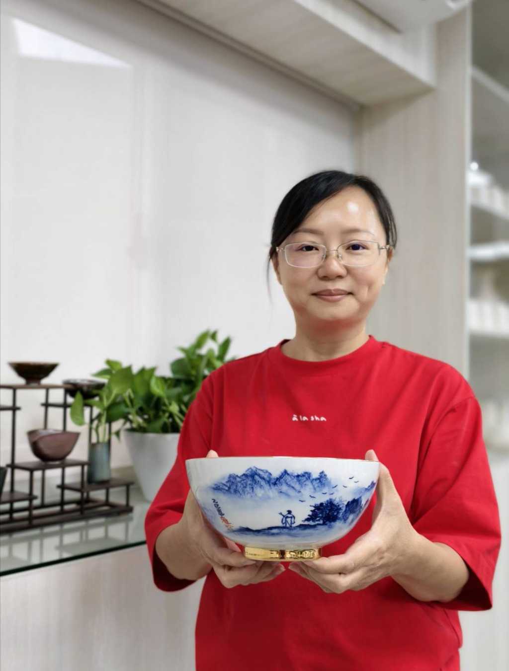 心月意境卓麗秋（心月）山水青花瓷師生聯展華麗登場- 商情- 工商時報