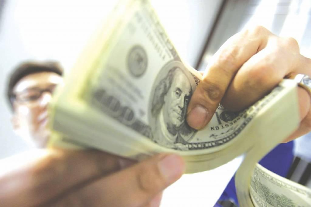 台股匯雙殺 外資11月淨匯出機率大