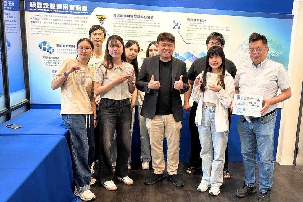 中大團隊成功製作出高效且高穩定性的高熵奈米陶瓷觸媒材料,實現99%的氨降解率,同時生成環保的綠色氫氣。(中央大學提供/林縉明台北傳真)