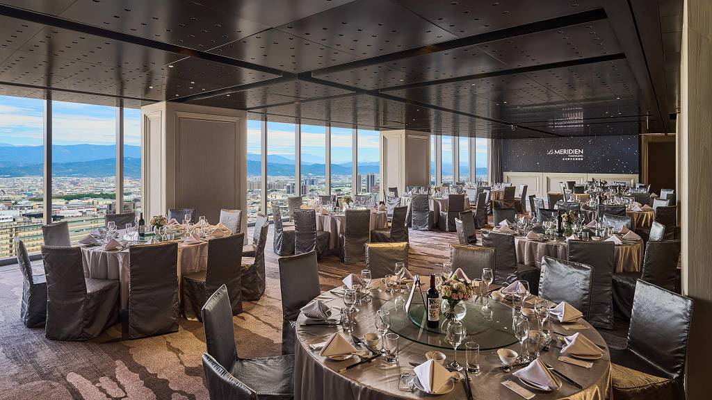 高空舉杯 李方艾美掀春酒尾牙新儀式