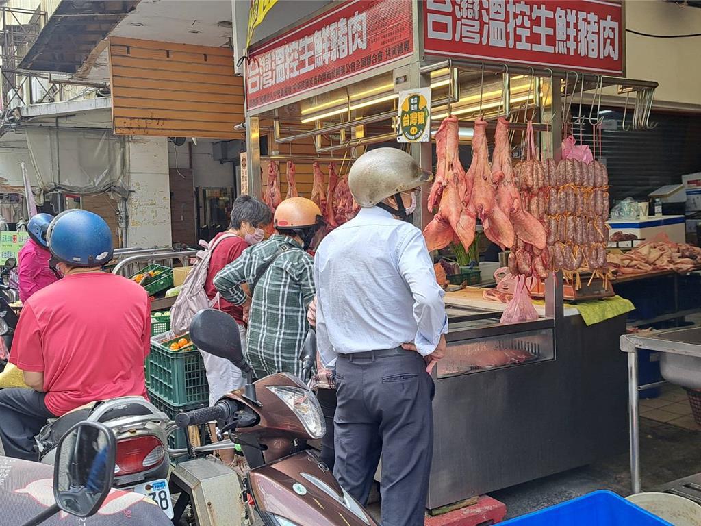 重陽節祭祖恐買嘸豬肉 傳統市場湧人潮 攤商:1次買好幾千