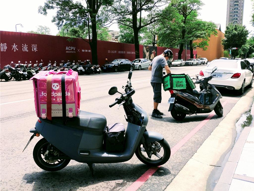 外送員納保引熱議 保障誰買單?民眾憂成本轉嫁、物價再漲一波