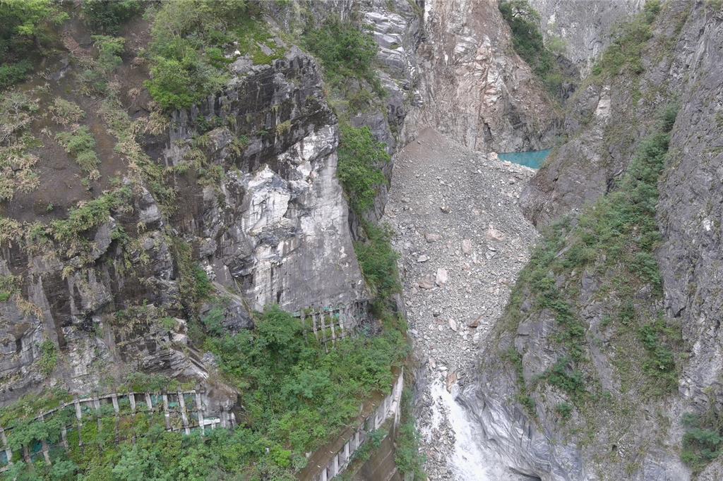 警報解除! 燕子口堰塞湖水位穩定 收容居民暫時返家