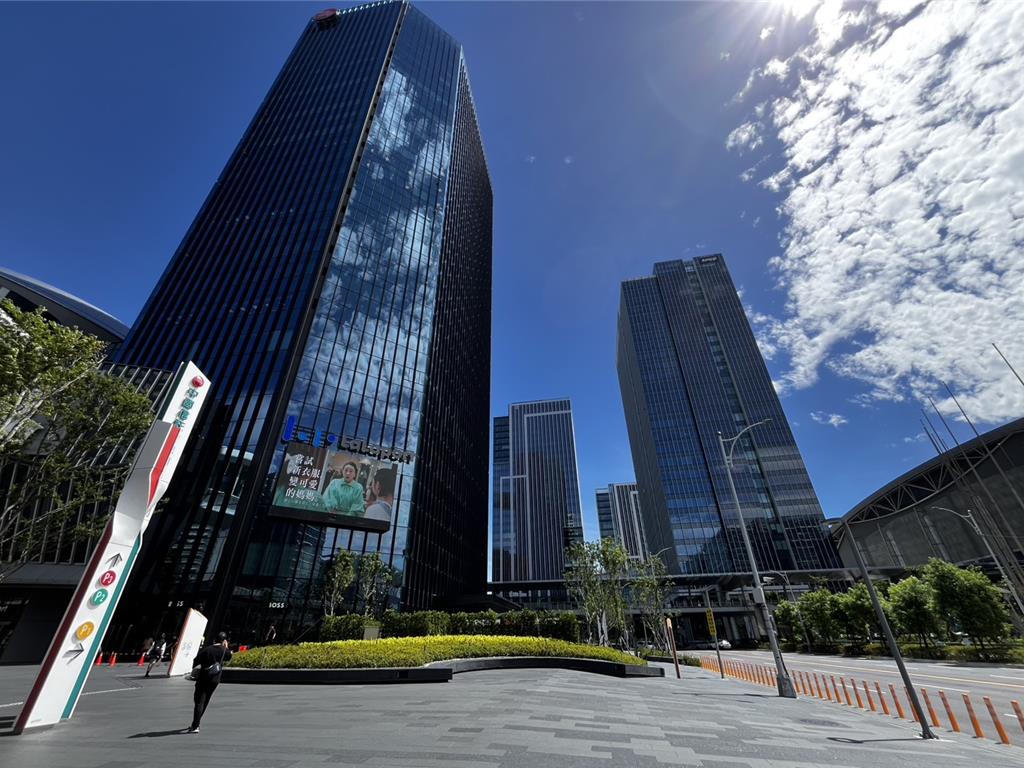 第三季商用不動產市場交易活絡；圖為台北市商辦市場。圖／蔡惠芳