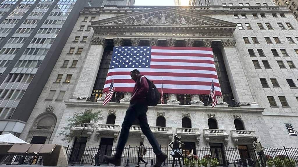 美股|Fed放鷹!4大指數全倒 Meta暴跌11%