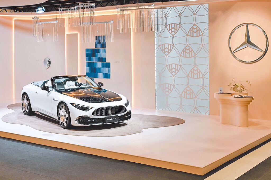 車與藝術展現交融之美 Maybach秀塗裝工藝 BMW把車變畫布