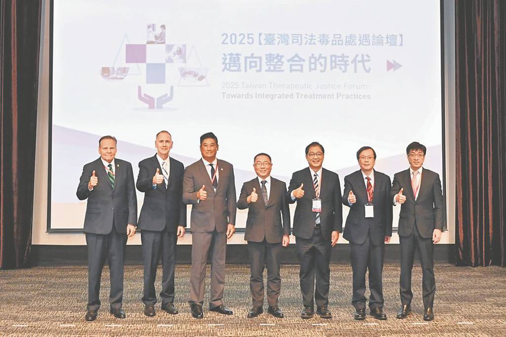 辜仲諒攜產官學專家 舉辦反毒論壇