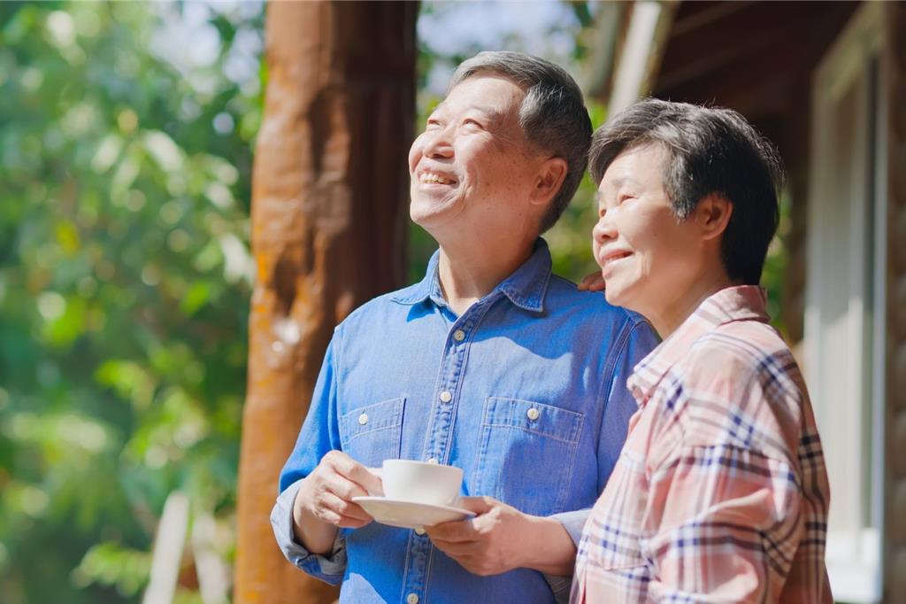 墾丁凱撒「資深玩家」住房專案 60歲以上旅客入住花園客房一泊二食贈千元保健品