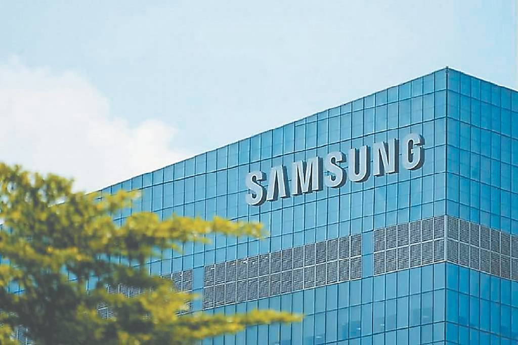 股漲慶賀!三星CEO:最新HBM4獲好評、客戶還稱「三星回來了」