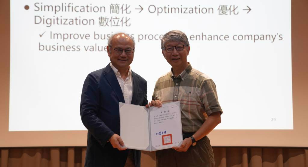 龍華科大禮聘「台積電六騎士」楊光磊為榮譽講座教授