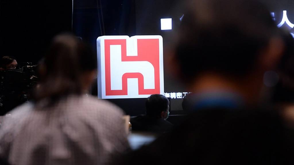 劉揚偉:產能分散各國 鴻海扮大使