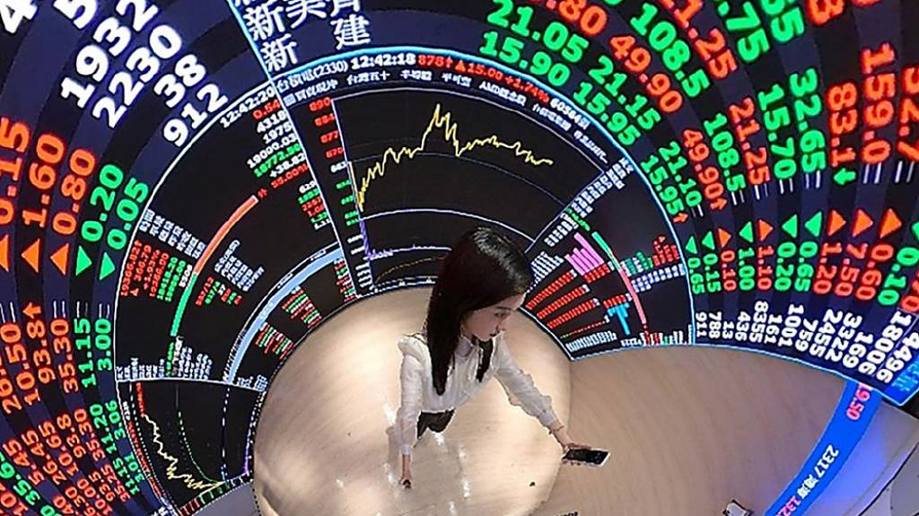 台指期紅翻黑 創高失利