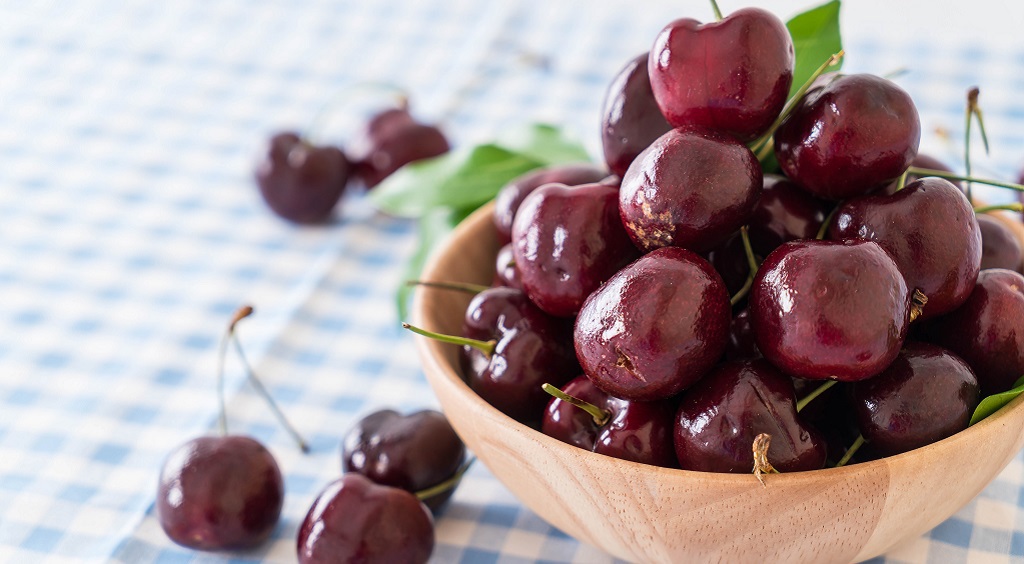 櫻桃助眠有訣竅：睡前1-2小時吃，搭配低光環境效果更佳