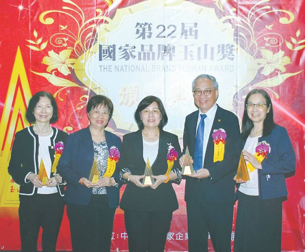 合庫銀 奪國家品牌玉山獎五殊榮
