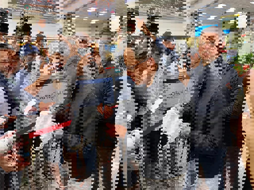 黃仁勳將拜訪台積電南科F18廠 南市府先送伴手禮