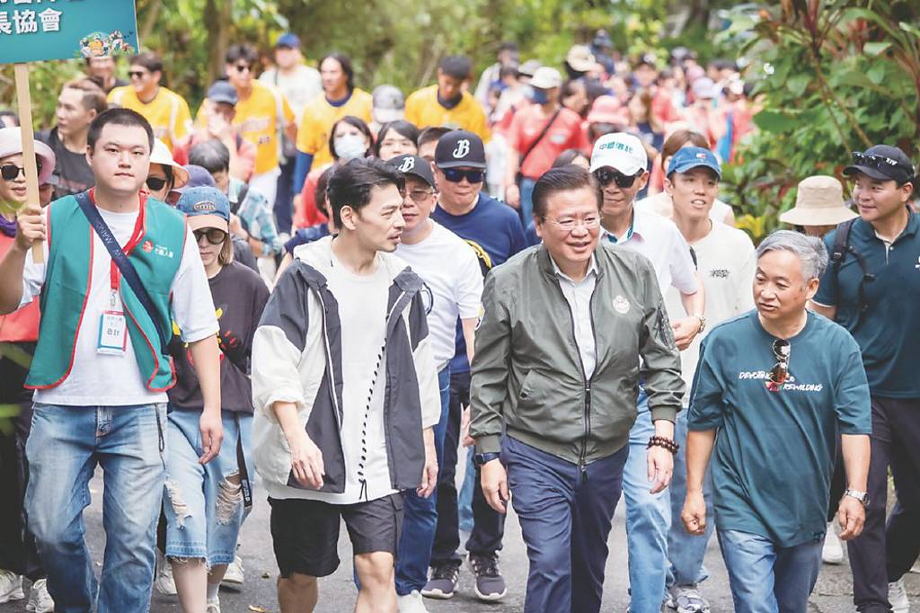 祖孫三代健走14年 台灣人壽實現健康永續生態圈