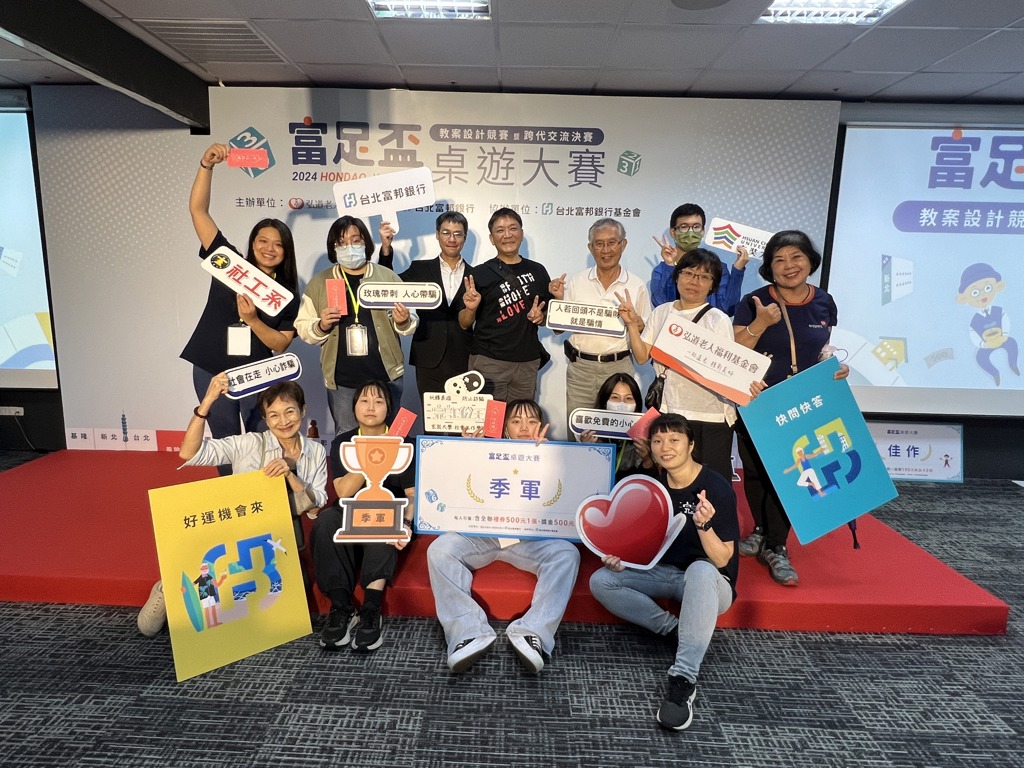 玄奘大學社工系國考表現優異 14名學生通過社工高考！