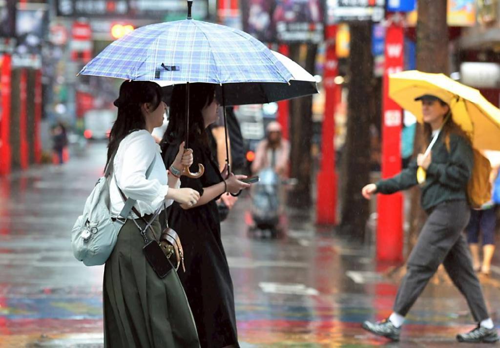 鳳凰颱風來襲 各方戒備
