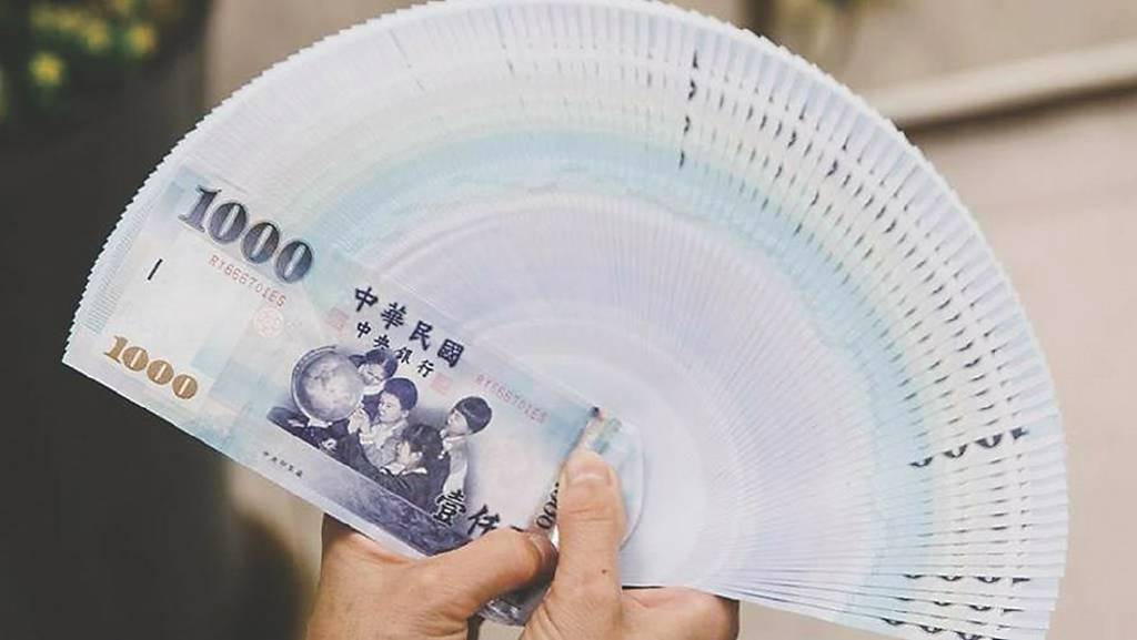 壽險前十月新保費 衝8,200億