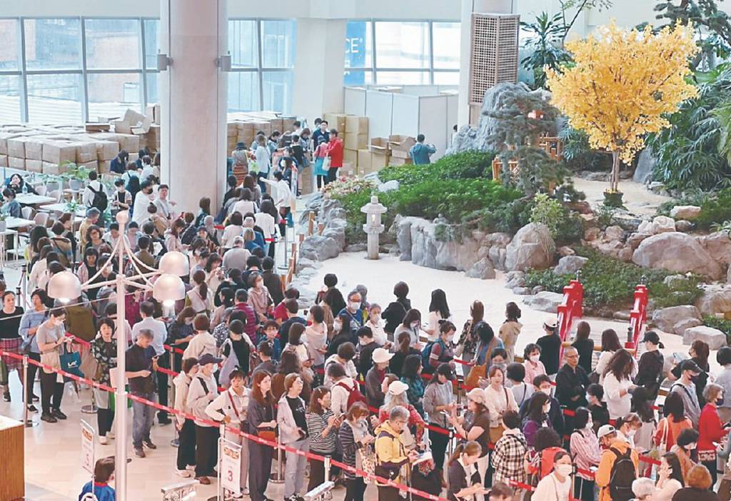 颱風天也要買！SOGO周年慶第二波湧人潮