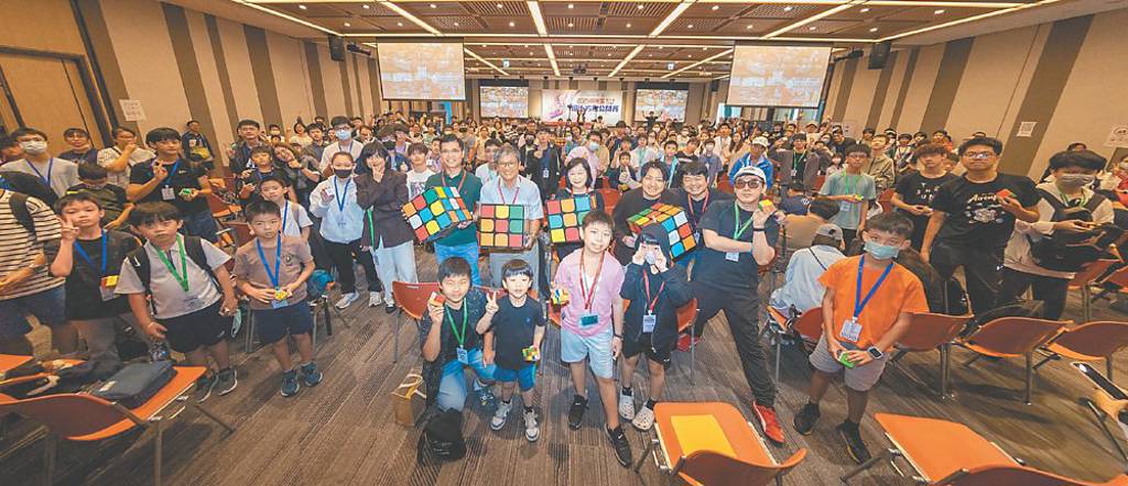 新光盃魔術方塊公開賽 前進台東