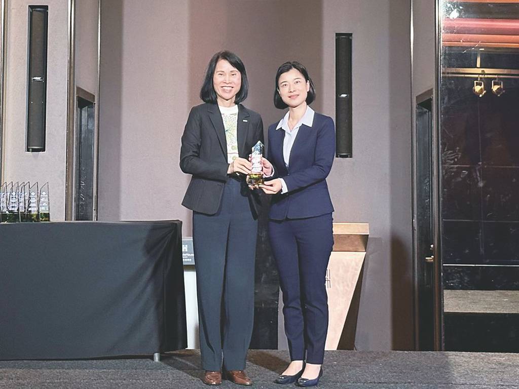 元富證獲證交所評鑑卓越獎