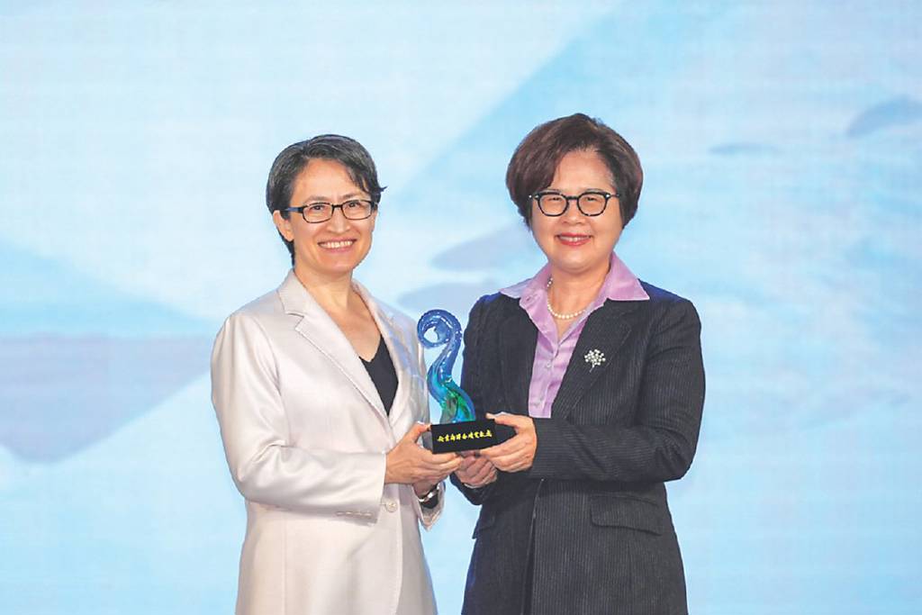 實踐藍色永續承諾 一銀奪企業海洋永續貢獻獎