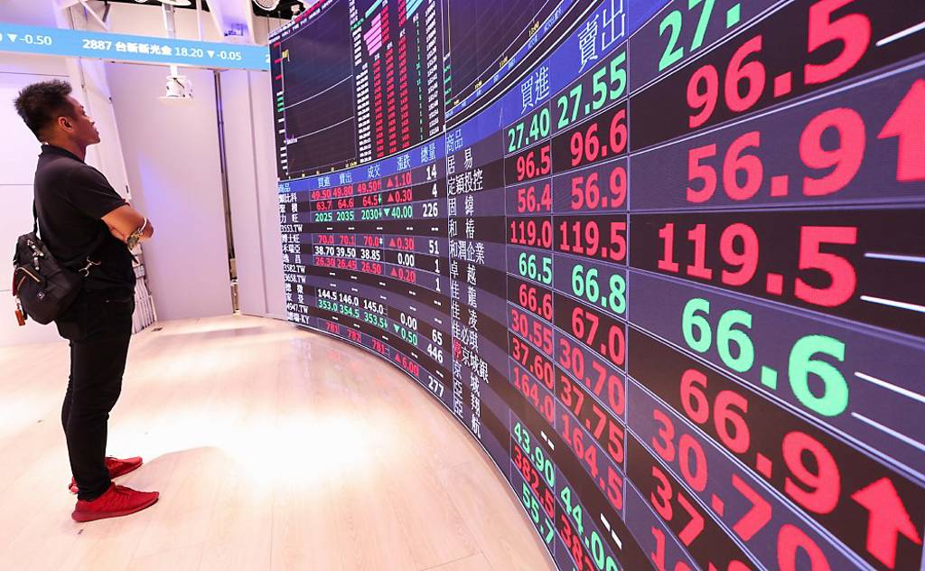 00981A、00988A躍逆勢吸金王