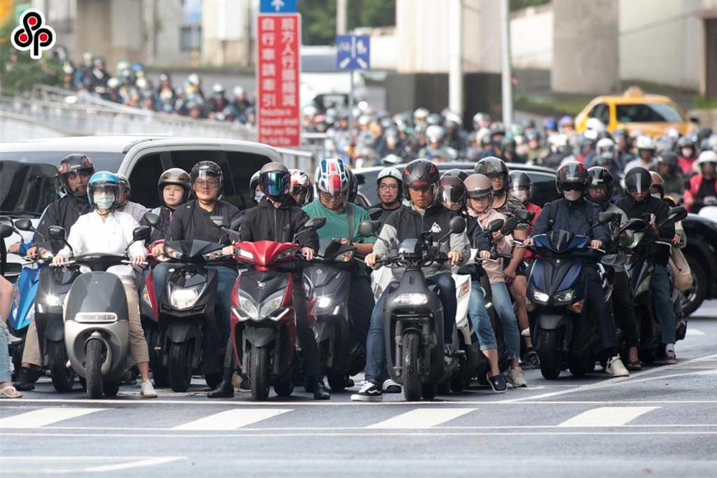 竟再往前一名！   我國年總工時世界第五、亞洲第二